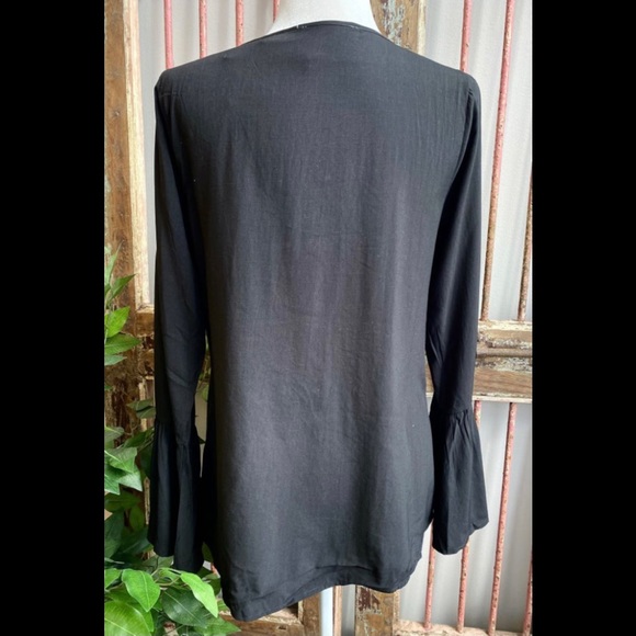 NWT SAVANNA JANE ANDREE BY UNIT Floral Embroidered Blouse with Bell Sleeves - Picture 6 of 14